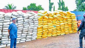 Governor Ododo Distributes 25 Trucks of Fertilizer to Kogi Farmers